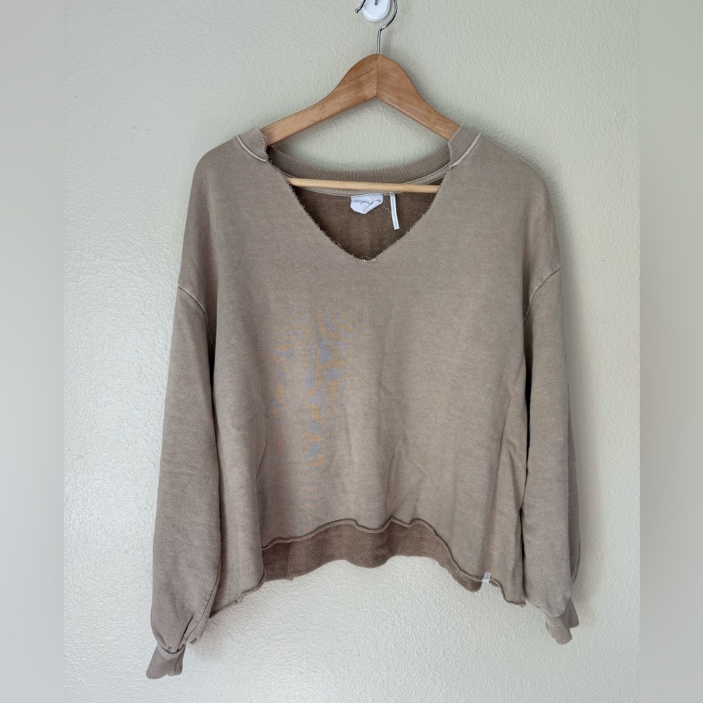 OUT FROM UNDER Swestshirt